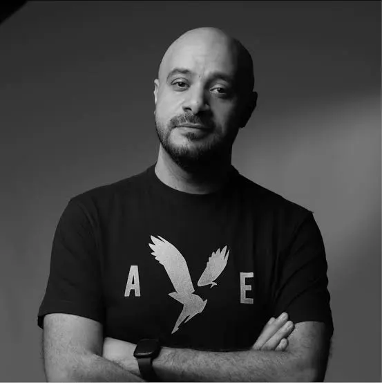 صورة المؤلف محمد صادق